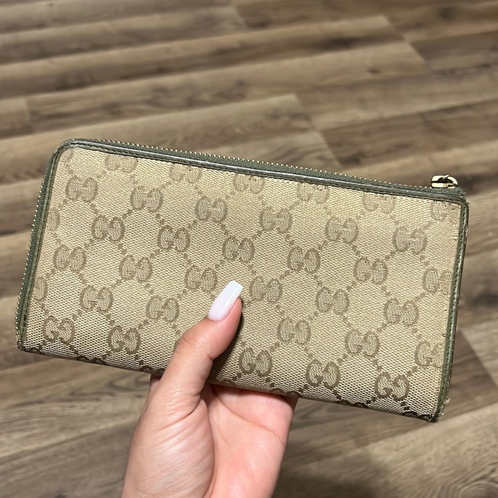 Gucci Wallet w/ Gift 🌺